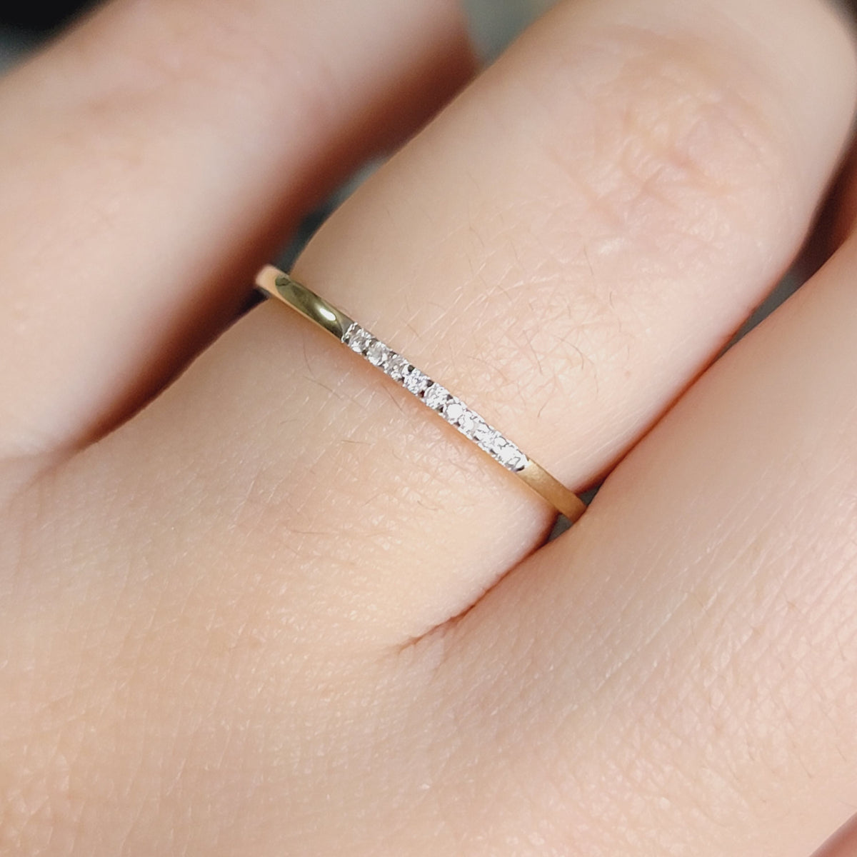 14k Diamond Half Eternity Simple Wedding Band (0.07 Ct tw).