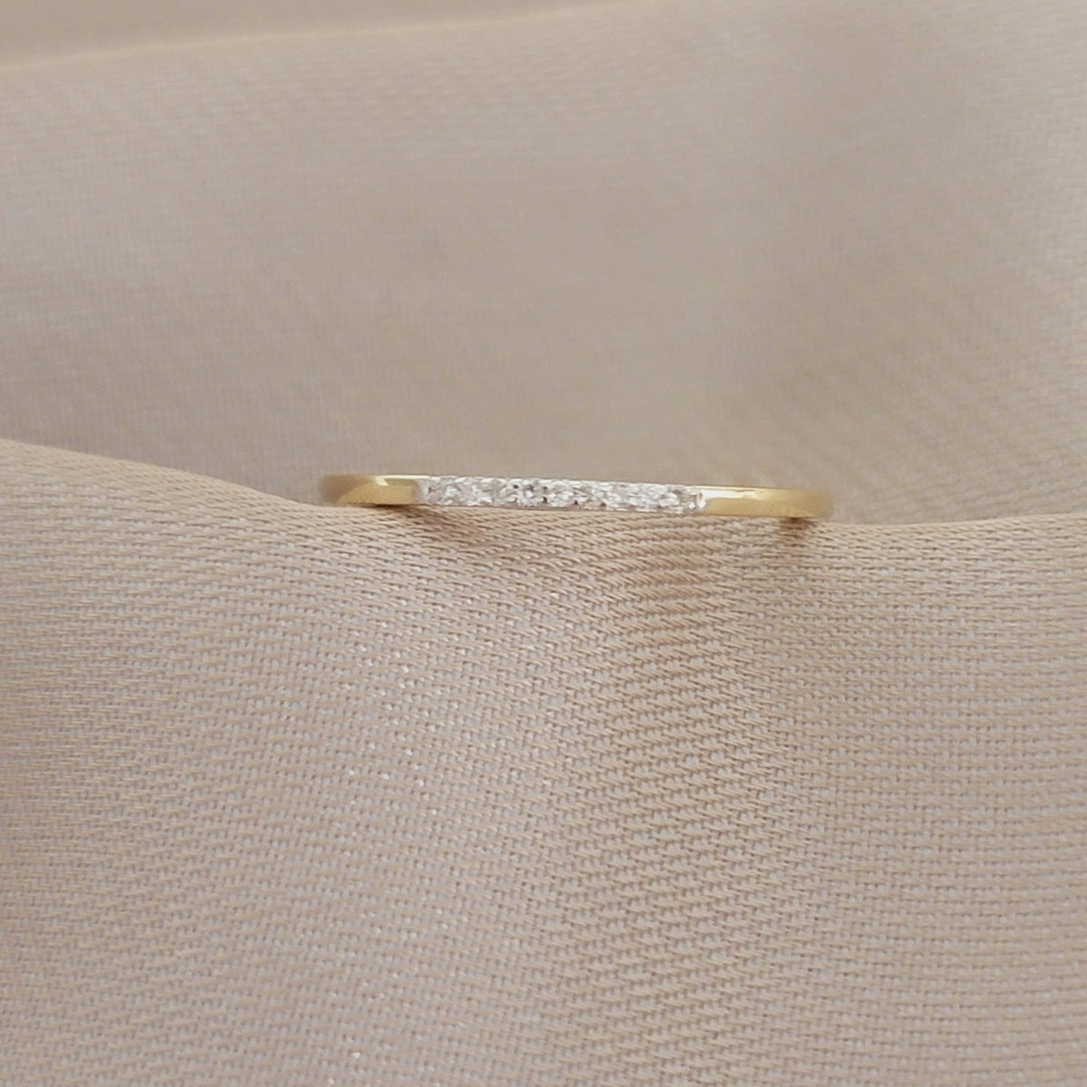 14k Diamond Half Eternity Simple Wedding Band (0.07 Ct tw).