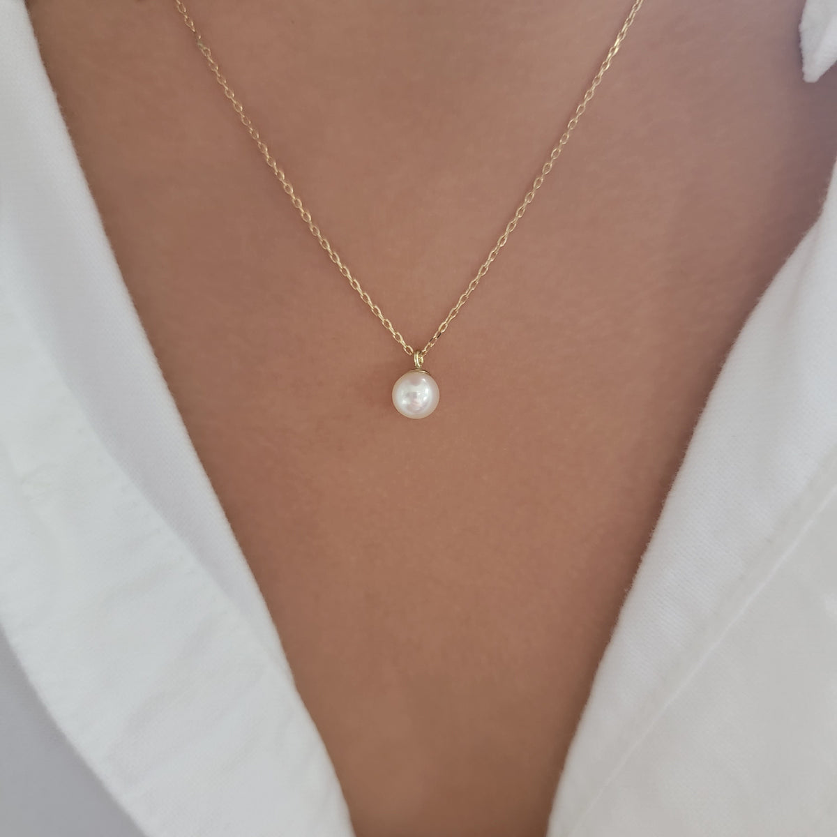 Pearl Necklace in 14k Solid Gold