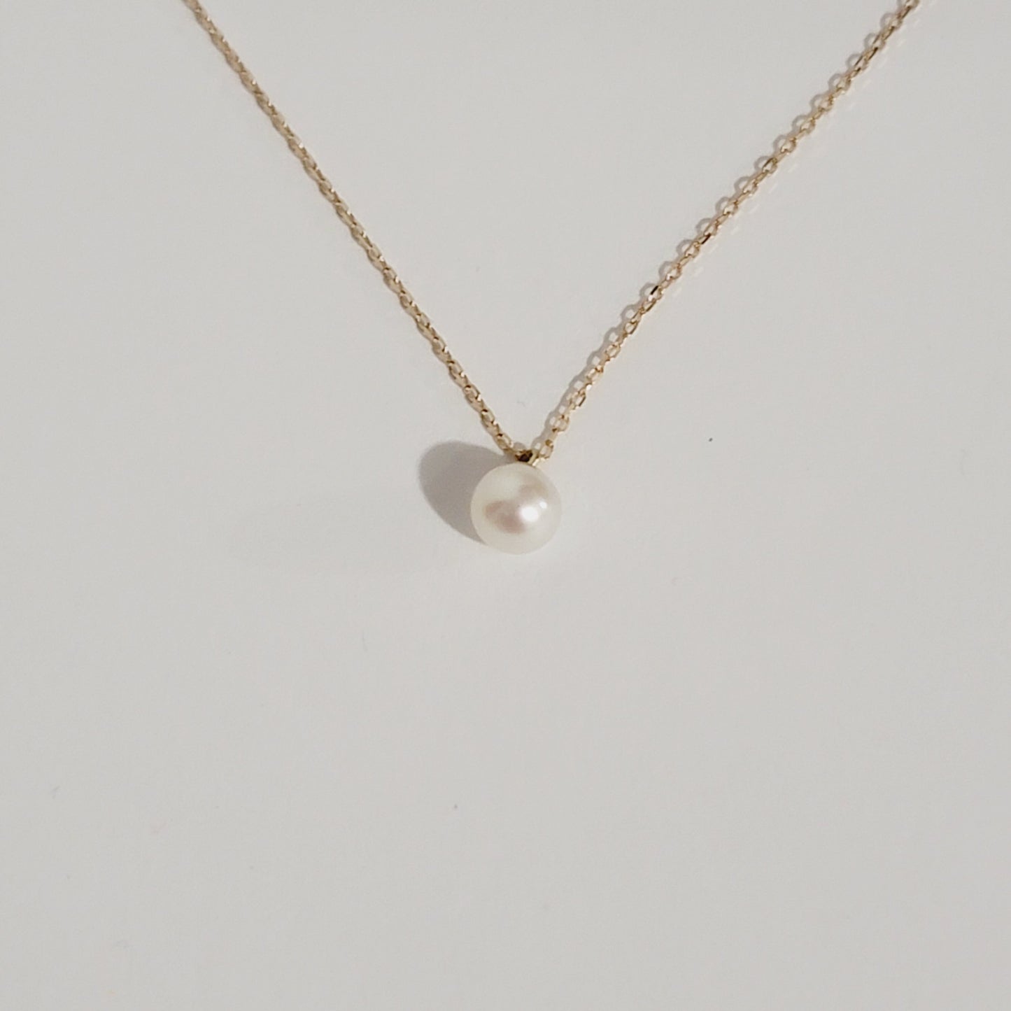 Pearl Necklace in 14k Solid Gold