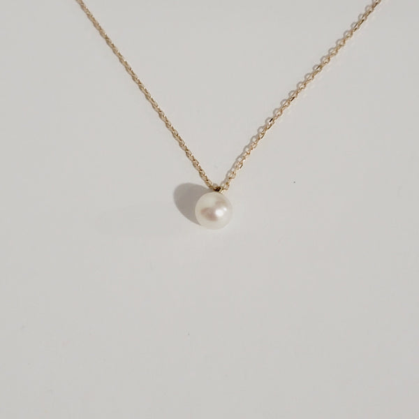 Pearl Necklace in 14k Solid Gold