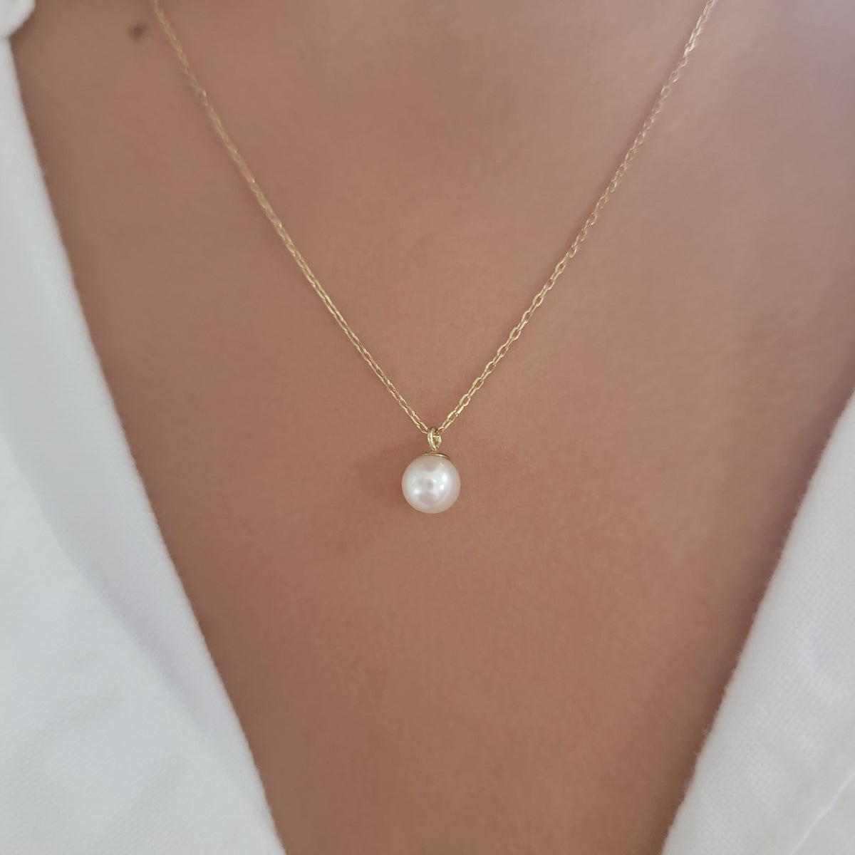 Pearl Necklace in 14k Solid Gold