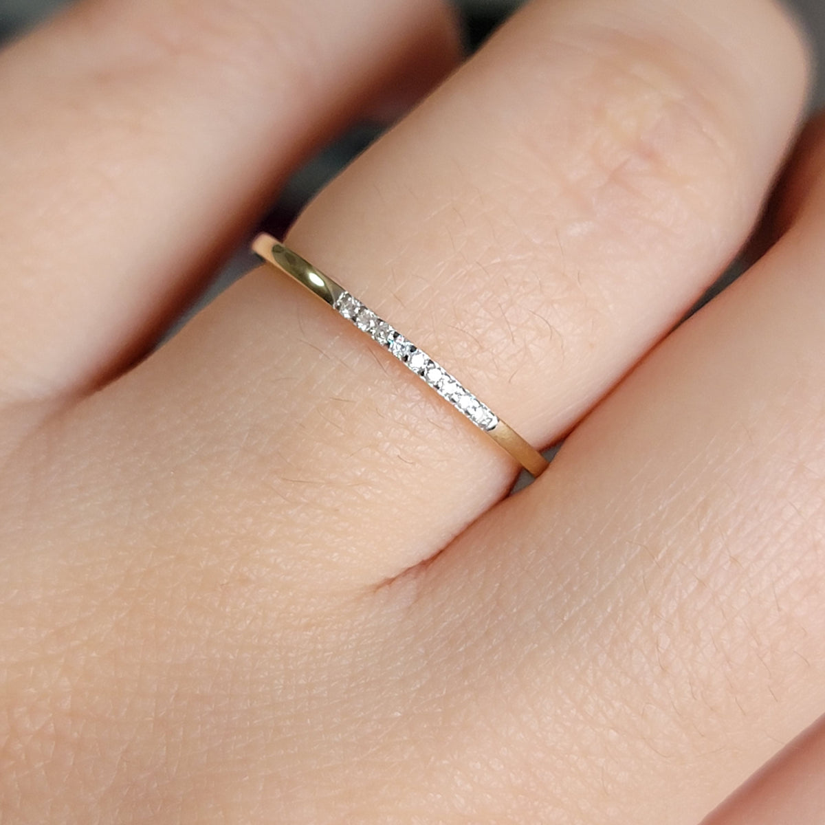 14k Diamond Half Eternity Simple Wedding Band (0.07 Ct tw).