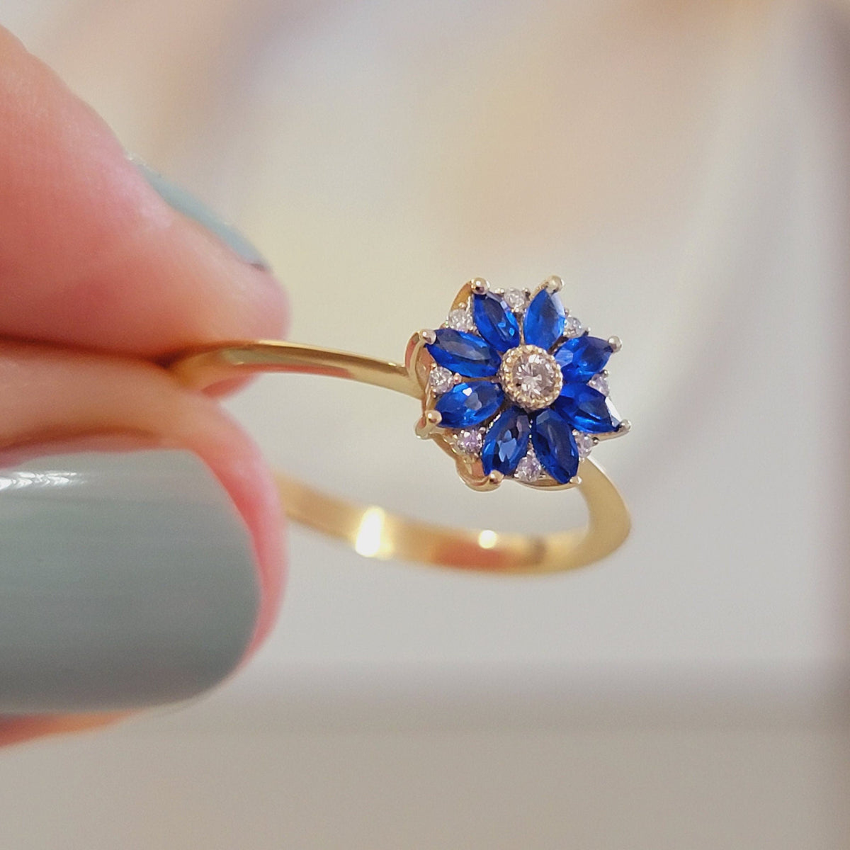 Diamond Halo Cluster Ring in 14k Gold /  Blue Sapphire Cluster Ring Engagement / Diamond Floral Accent Ring / Vintage Sapphire Ring