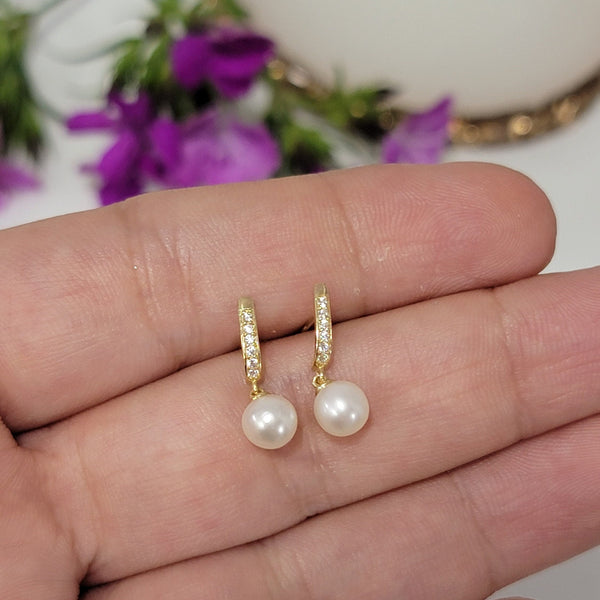 Minimalist Diamond Pearl Earrings