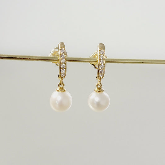 Minimalist Diamond Pearl Earrings