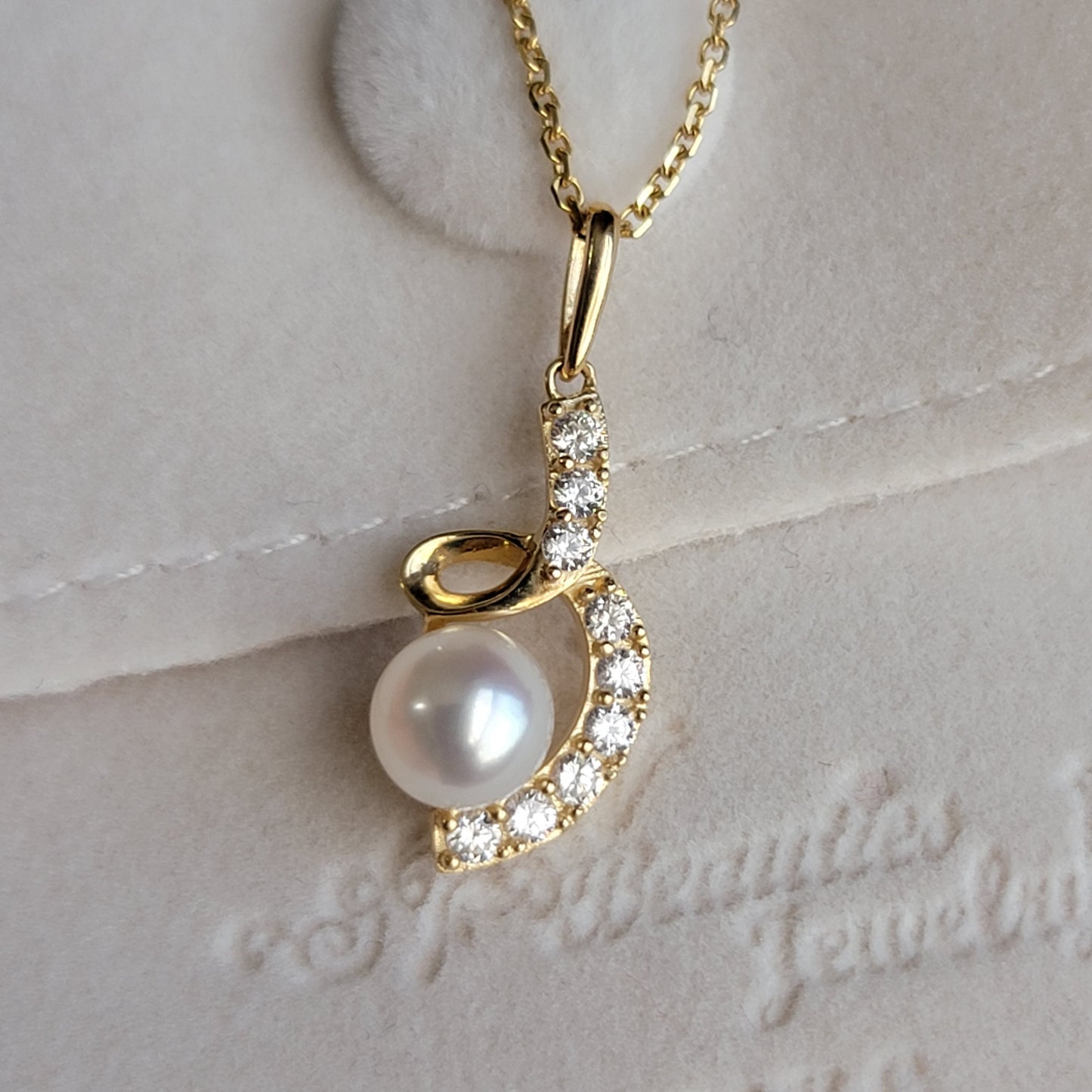 Twisted Diamond Pearl Necklace