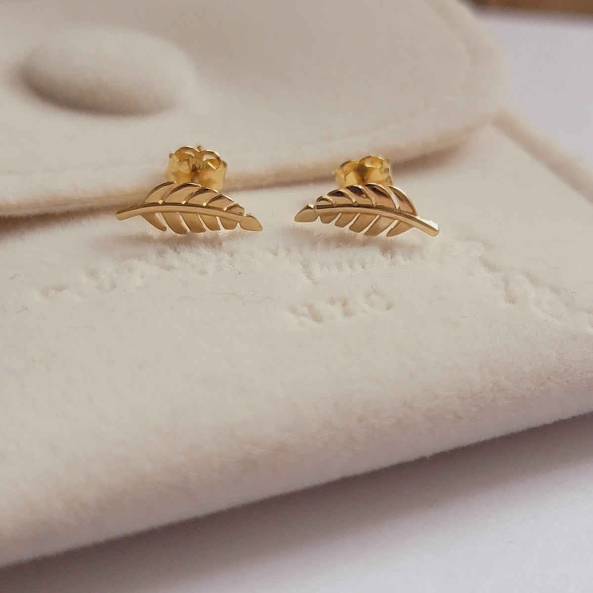 Leaf Earrings, Gold Stud Earrings, Gold Leaf Earrings, Dainty Earrings, Minimalist Earrings, Gift for Her, Small Leaf Earrings