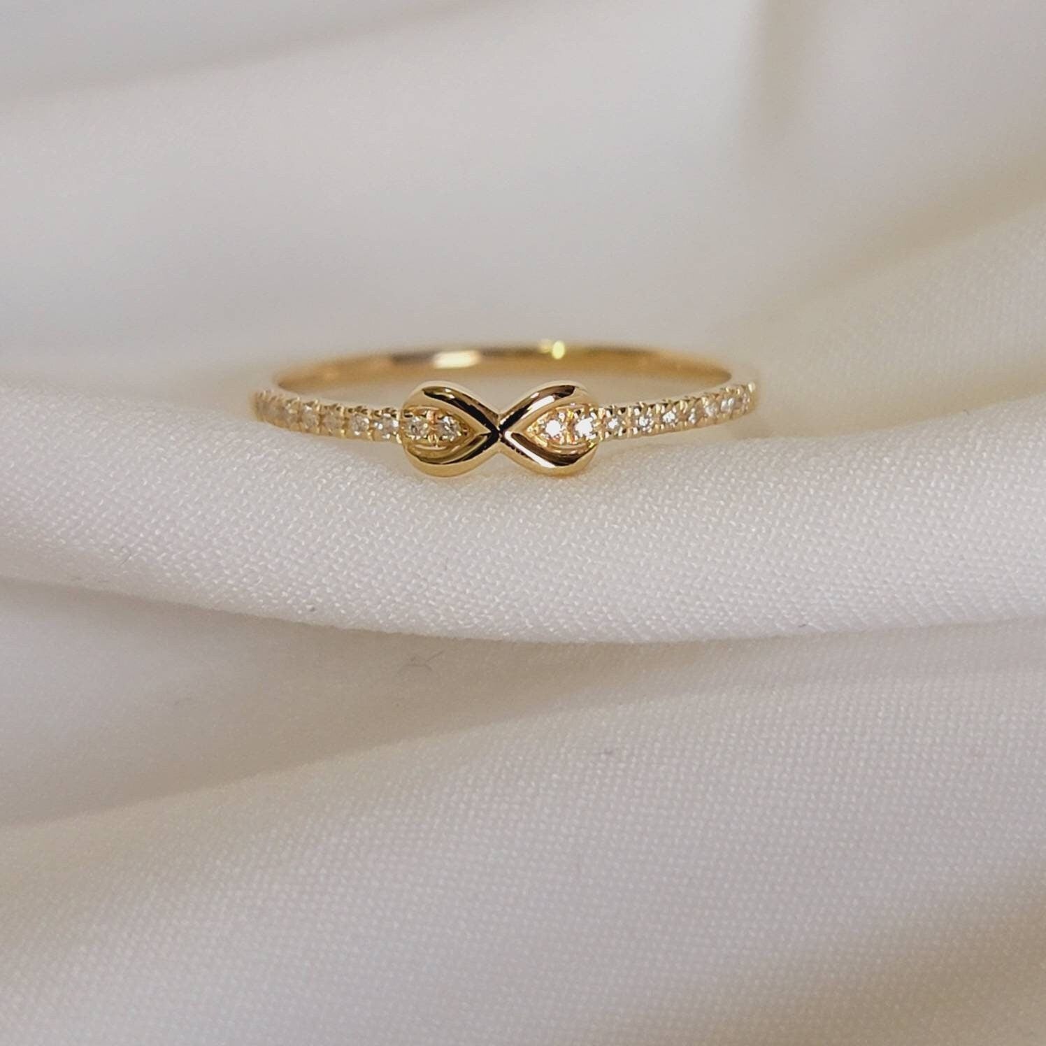 Infinity Style Diamond Ring in 14k Solid Gold / Dainty Diamond Wedding Band / Infinity Symbol Ring for Women